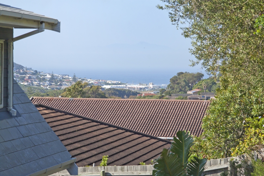 To Let 3 Bedroom Property for Rent in Glencairn Western Cape